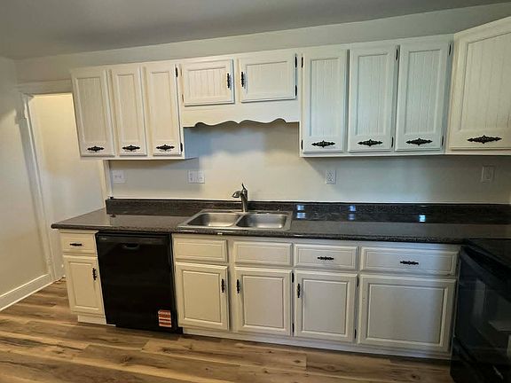 3rd image of 49 N East St APT 2