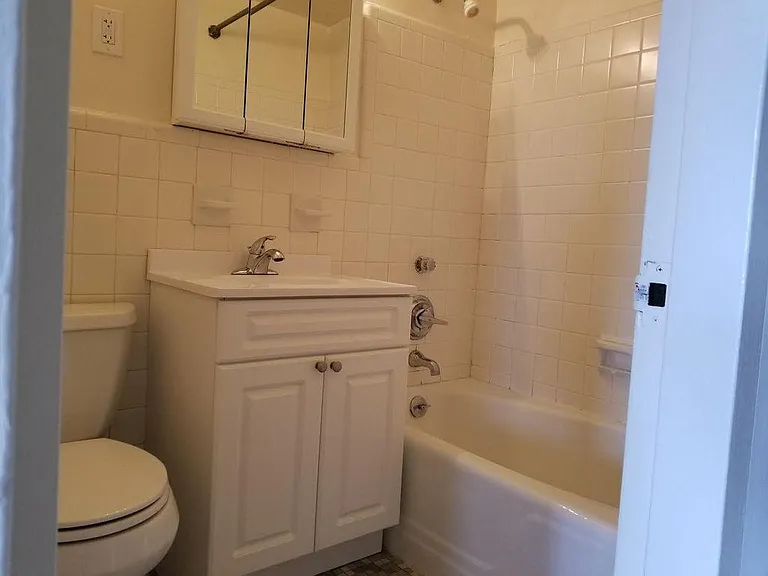 80 Guion Pl — Photo 3