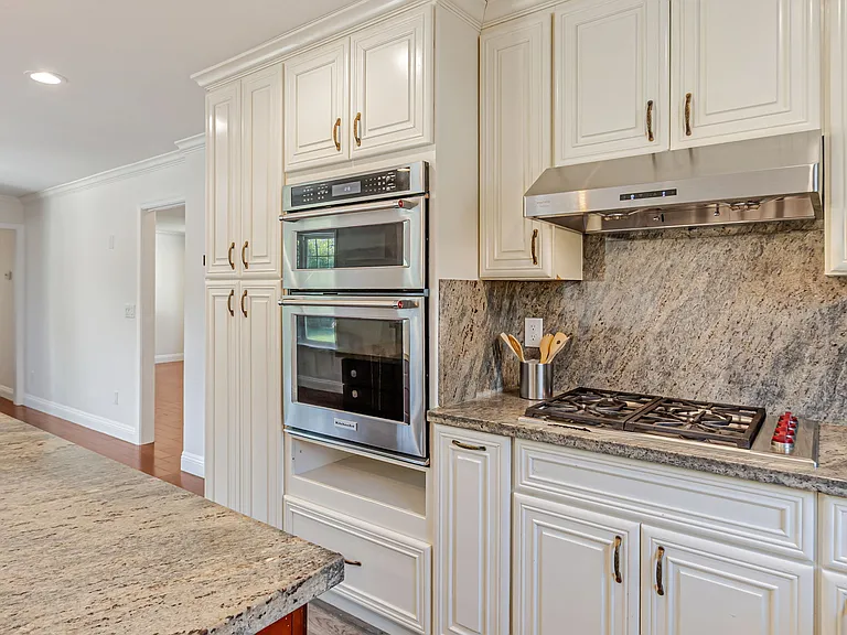 1070 Morningside Dr — Photo 10