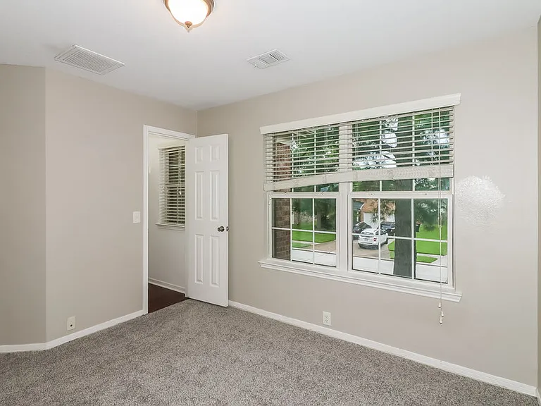 19119 Royal Isle Dr — Photo 15