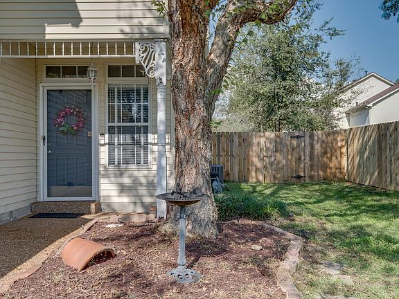 3rd image of 604 Brentmeadow Cir