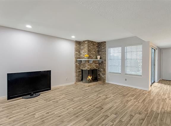 4th image of 539 Towne House Ln