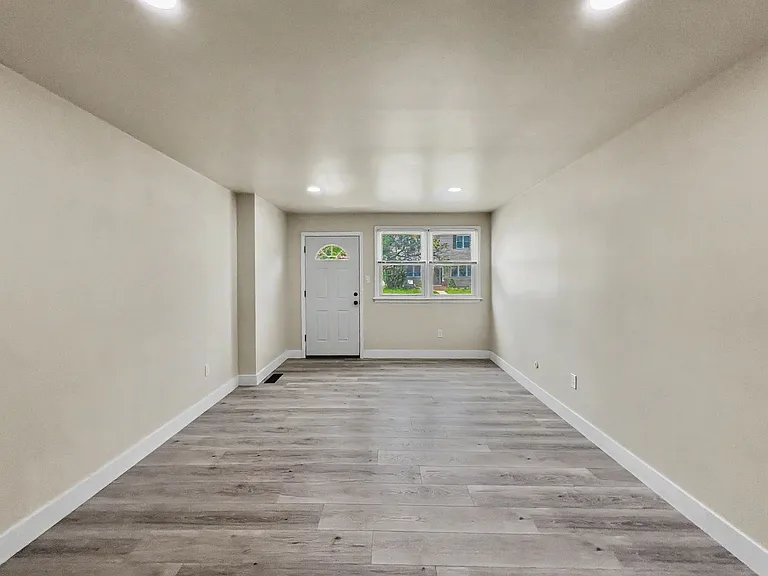 200 E Maple Ave — Photo 38