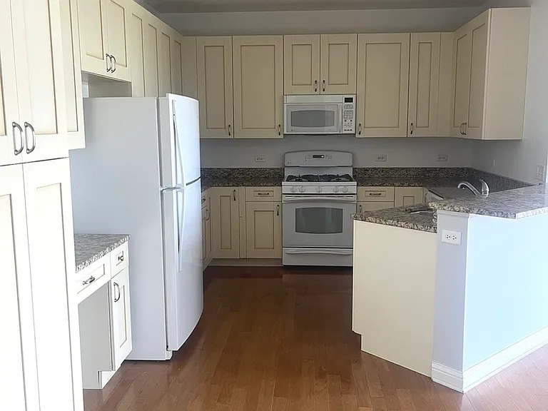160 S River St #312 — Photo 4