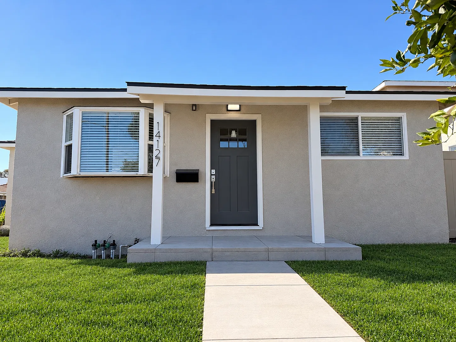 2 bed, 800 sqft, $3,500 — Photo 1