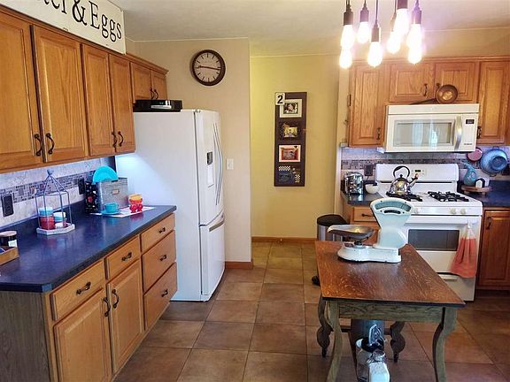 4th image of 1029 Lucerne Dr