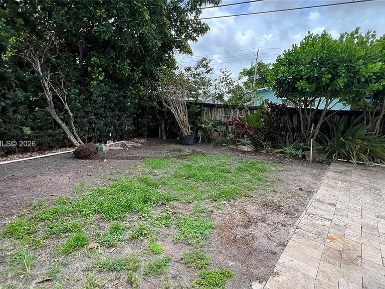 6550 SW 8th St — Photo 32