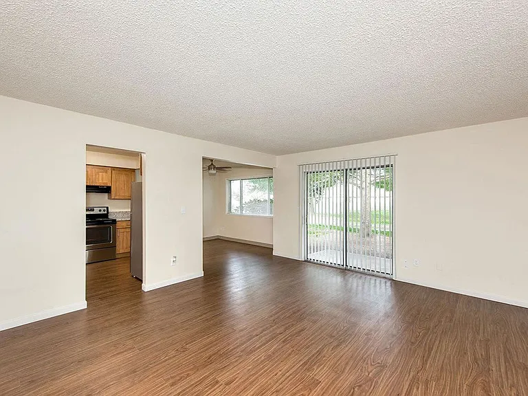 Royal Greens Apartments — Photo 13