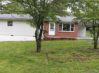 320 Ivy Ave, Crossville, TN 38555
