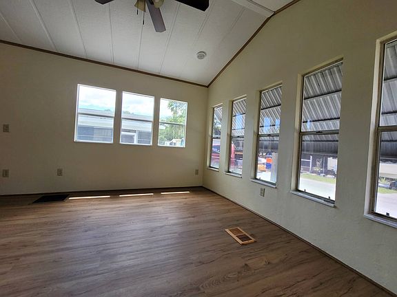 2nd image of 3390 Gandy Blvd #626