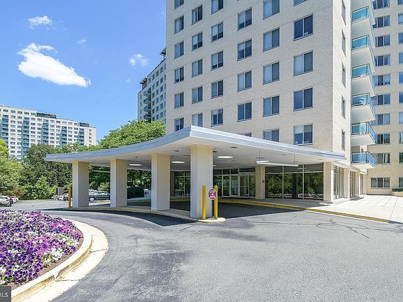 3rd image of 10401 Grosvenor Pl APT 1307