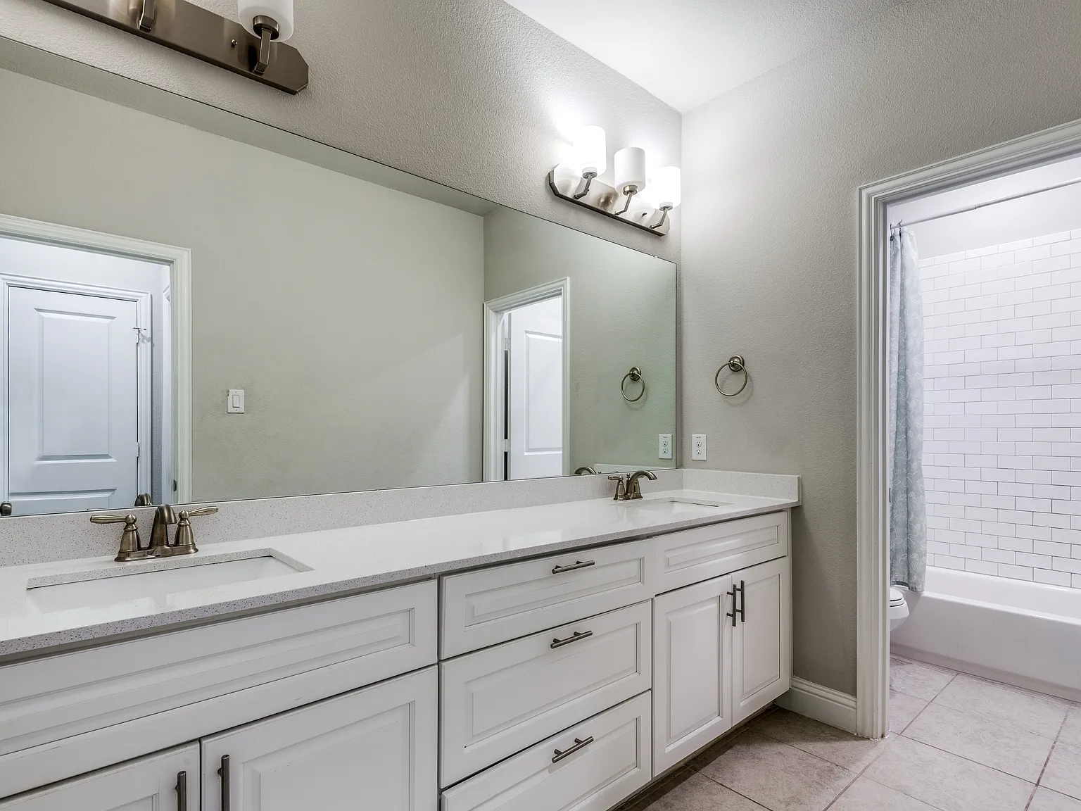 5 bed, 2955 sqft, $4,000 — Photo 2