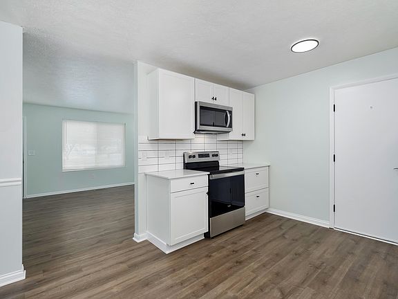 4th image of 261 Ashwood Dr