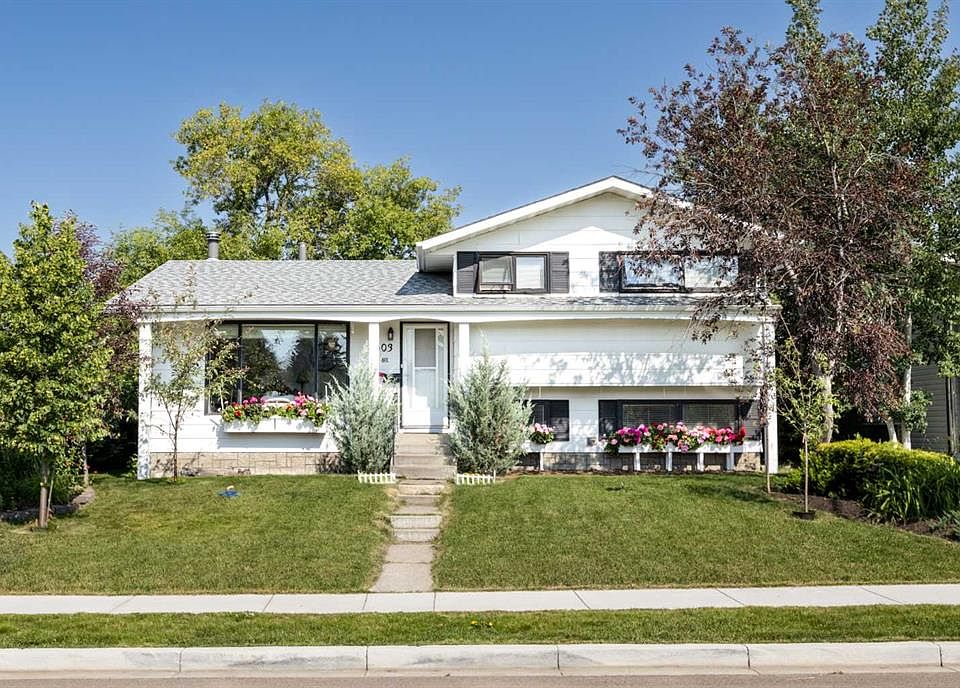 1st image of 4003 SE 53rd Ave