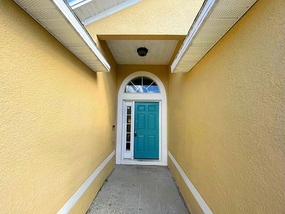 2nd image of 909 Derbyshire Dr