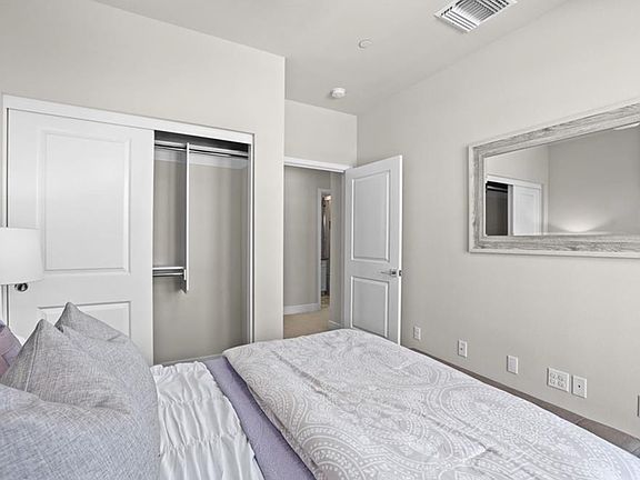 5th image of 913 Arcadia Ave #B