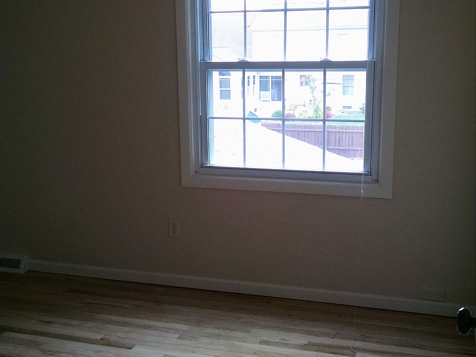 1st image of 344 Southwood Dr