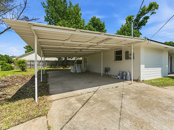 3rd image of 1401 Forest Ln