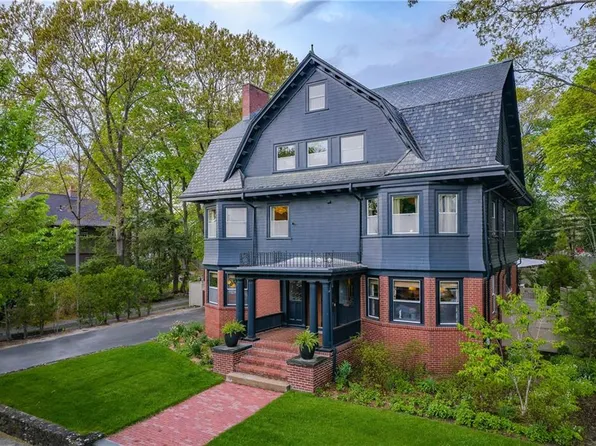 560 Angell St, Providence, RI 02906