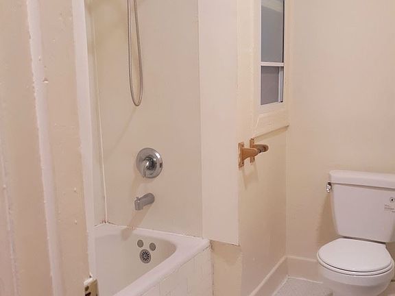 3rd image of 3065 Leeward Ave APT 8