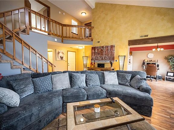 4th image of 9463 Wimbledon Ct