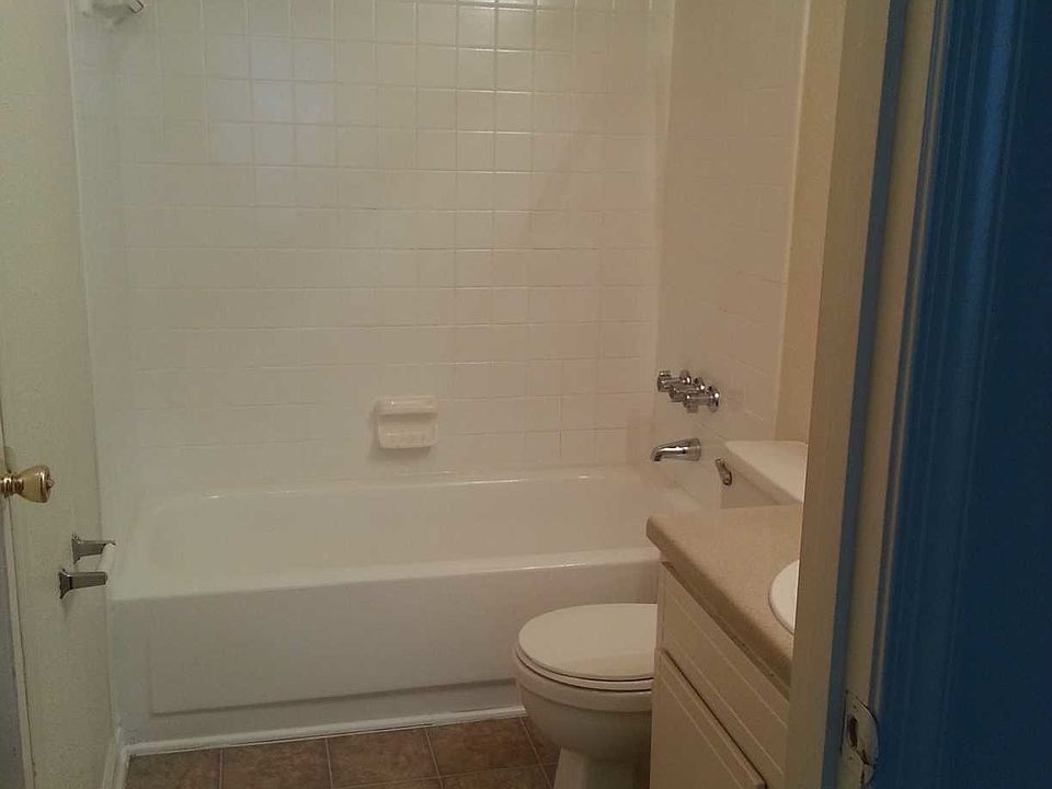1st image of 101 Village Ln APT E