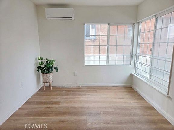 4th image of 1313 S Bronson Ave
