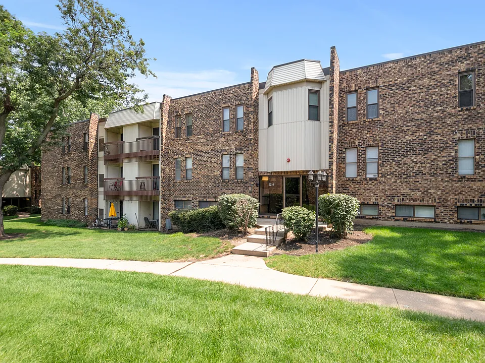 2214 Country Club Dr #2
