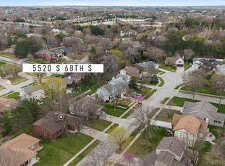 5520 S 68th St, Lincoln, NE 68516