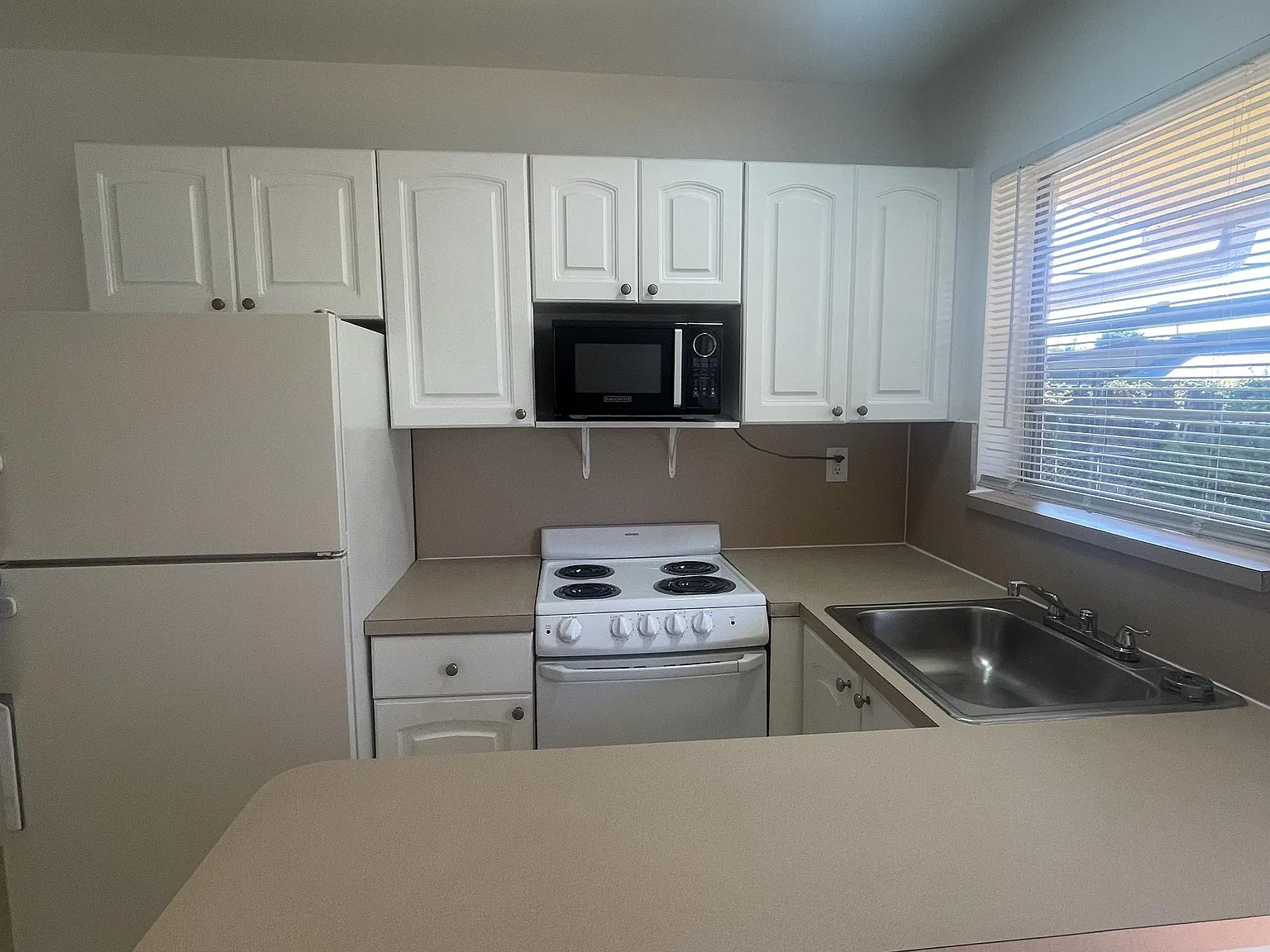 2847 Jackson St — Photo 2