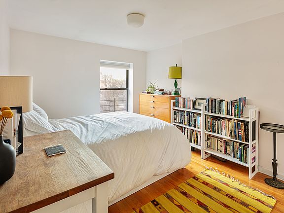 5th image of 241 Saint James Pl #3