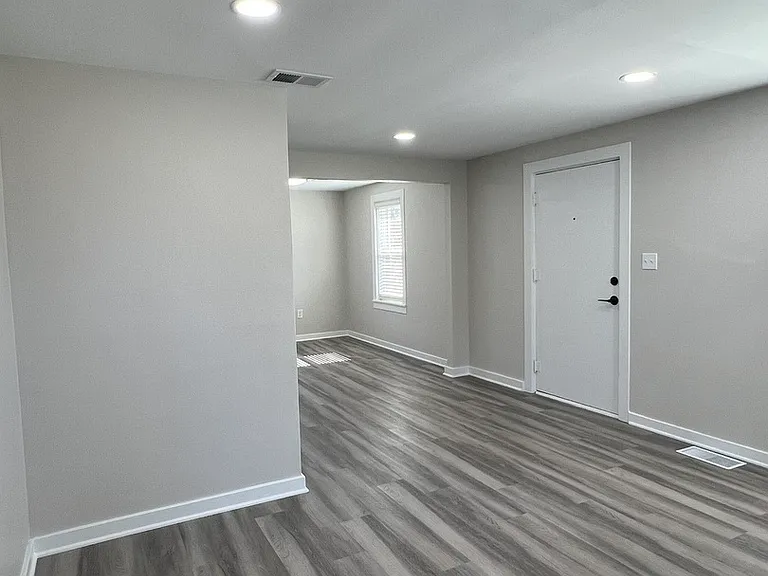 407 E Abe St — Photo 4