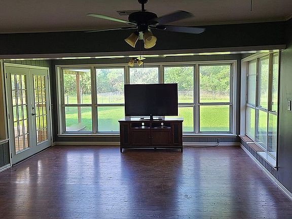 4th image of 3600 Austin Ave