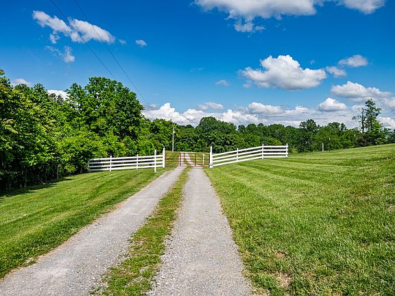 2nd image of 904 Weeping Willow Rd