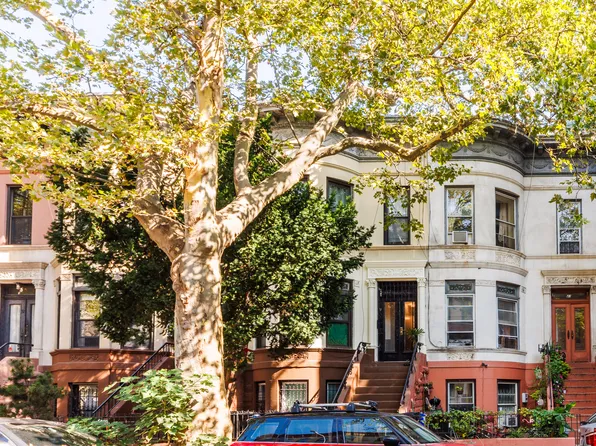 41 Hawthorne Street image 1 of 6