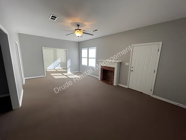 809 E Thomas St — Photo 8