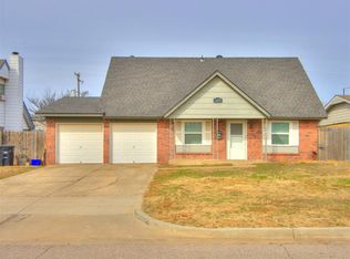 117 SW 5th St, Moore, OK 73160