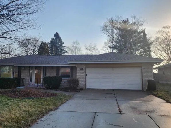9310 South 8th AVENUE, Oak Creek, WI 53154