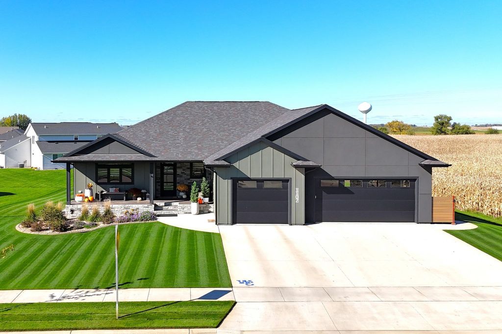 1107 N Vandemark Ave - Property Image