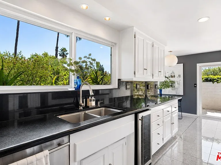 8670 Allenwood Rd — Photo 13