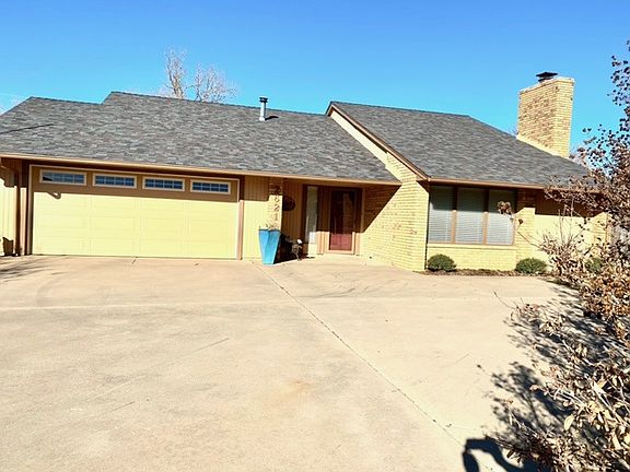 3rd image of 2621 Rosewood Cir