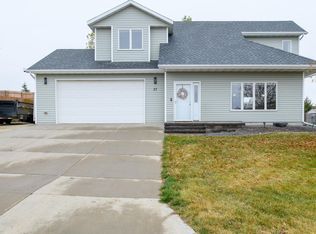 37 McGinnis Way, Bismarck, ND 58504