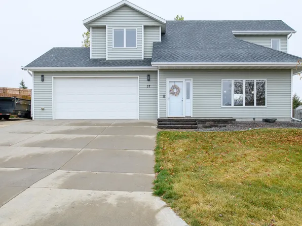 37 McGinnis Way, Bismarck, ND 58504