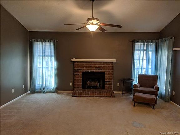 2nd image of 3913 Aster Dr