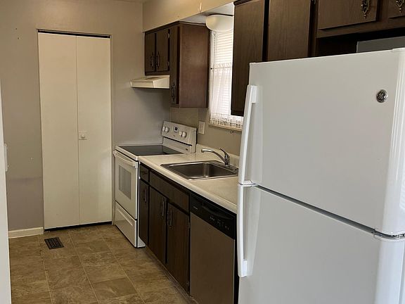 3rd image of 1413 Trade Sq W APT A