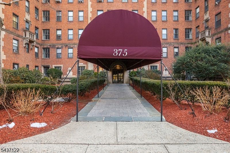 1st image of 363-377 Mt Prospect Ave #2AW