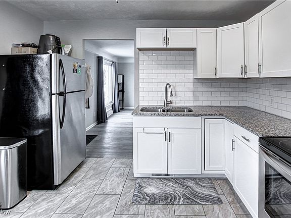 4th image of 2821 Liggett Dr