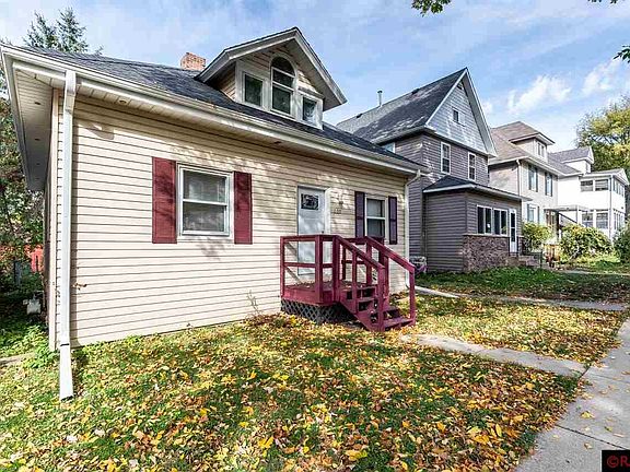 2nd image of 220 Bradley St