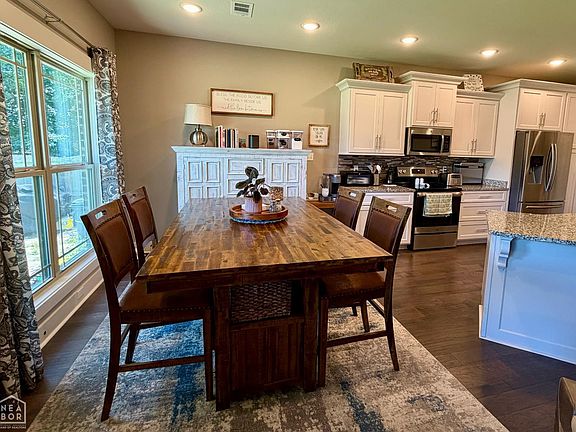 5th image of 908 Sandra Ln