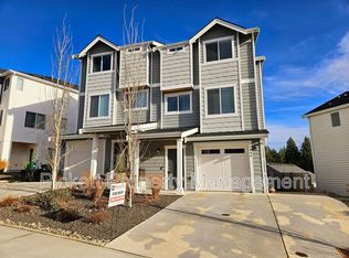 946 NW Highgarden Dr, Bremerton, WA 98311
